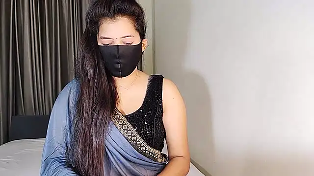 YourLovelyQueen online show from December 2024 04:22:02 AM