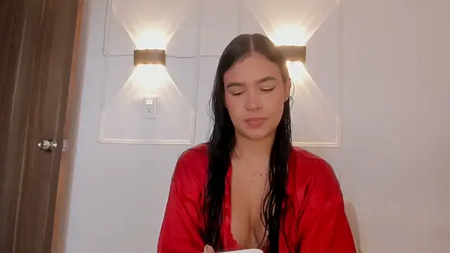 Hanna Risso online show from April 2026 05:47:01 PM