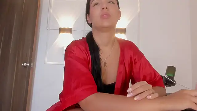 Hanna Risso online show from May 2026 06:02:02 PM