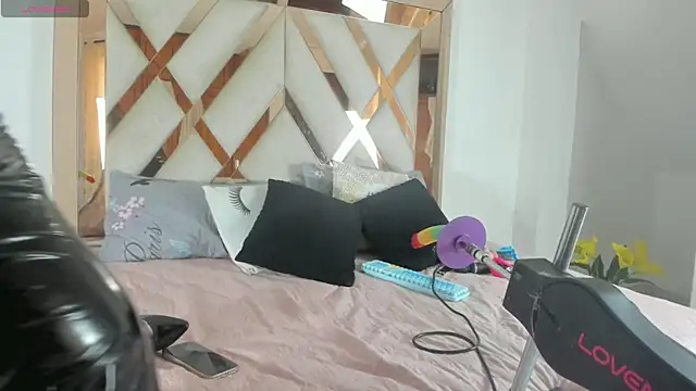 elena mature online show from February 2026 07:15:01 PM