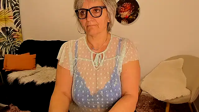 Snapshot of Milf-Ella chatting on February 2026 09:35:01 PM Milf-Ella online show from February 2026 09:35:01 PM