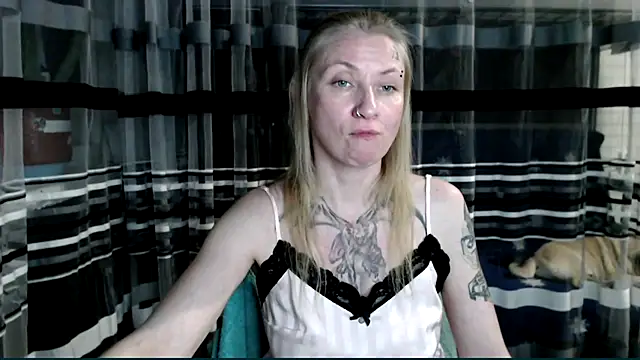 Snapshot of cold_lollipop chatting on November 2025 06:18:02 PM cold lollipop online show from November 2025 06:18:02 PM