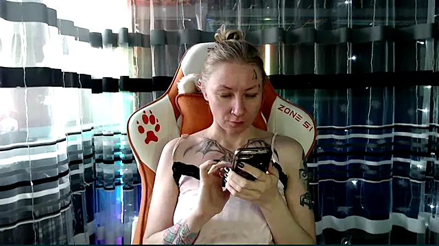 Snapshot of cold_lollipop chatting on January 2026 08:40:02 AM cold lollipop online show from January 2026 08:40:02 AM