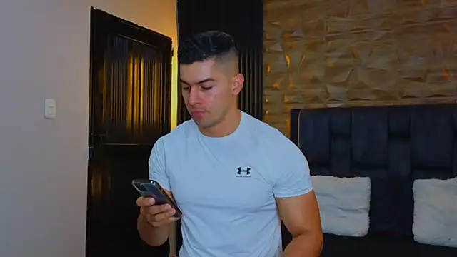 Snapshot of FelipeAndMarcello3 chatting on February 2025 10:47:01 PM FelipeAndMarcello3 online show from February 2025 10:47:01 PM