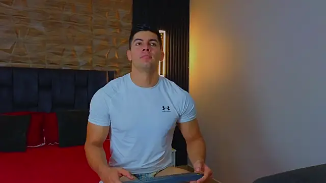 Snapshot of FelipeAndMarcello3 chatting on March 2025 07:01:02 PM FelipeAndMarcello3 online show from March 2025 07:01:02 PM