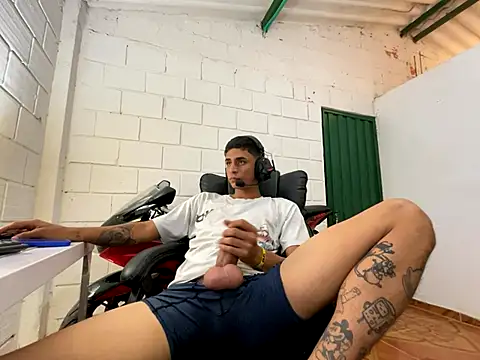 Max TheHorseDick online show from November 2025 10:19:02 PM