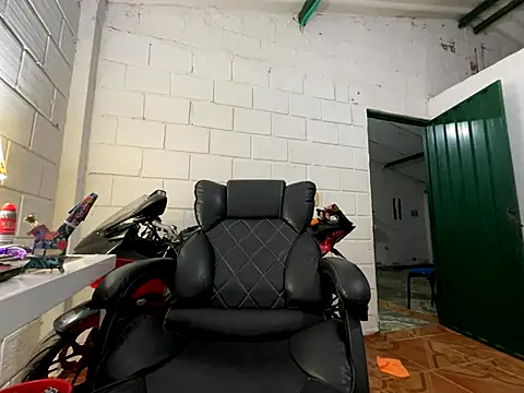 Max TheHorseDick online show from November 2025 10:47:01 PM