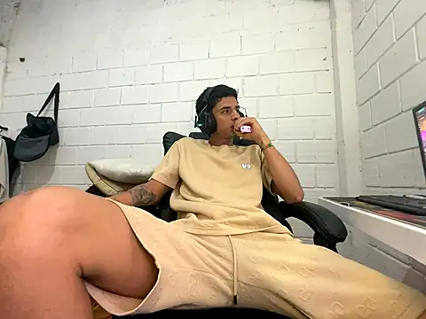 Max TheHorseDick online show from November 2025 01:31:01 AM