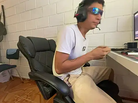 Max TheHorseDick online show from January 2026 02:32:01 PM