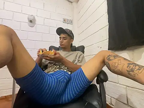Snapshot of Max_TheHorseDick chatting on May 2026 03:13:02 AM Max TheHorseDick online show from May 2026 03:13:02 AM