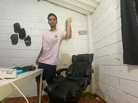 Max TheHorseDick online show from June 2026 07:19:01 PM