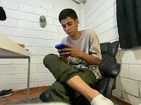 Max TheHorseDick online show from July 2026 02:33:02 AM