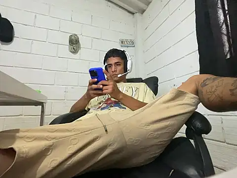 Max TheHorseDick online show from July 2026 04:33:02 PM