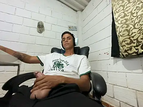 Max TheHorseDick online show from July 2026 04:43:02 AM