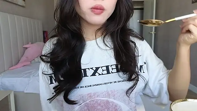 Snapshot of TammiLou chatting on September 2025 05:30:01 AM TammiLou online show from September 2025 05:30:01 AM