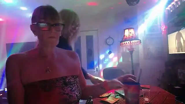 Snapshot of COUPLE4VOYEUR01 chatting on September 2025 06:57:02 PM COUPLE4VOYEUR01 online show from September 2025 06:57:02 PM