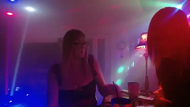 Snapshot of COUPLE4VOYEUR01 chatting on October 2025 06:39:02 PM COUPLE4VOYEUR01 online show from October 2025 06:39:02 PM