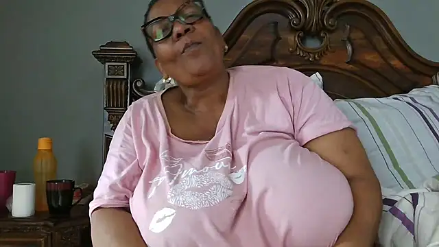 Snapshot of SEXYBOOBSNASS chatting on November 2025 06:03:01 AM SEXYBOOBSNASS online show from November 2025 06:03:01 AM