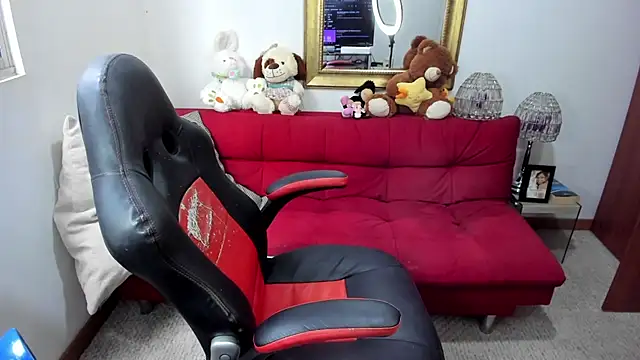 Snapshot of NicolettColin chatting on December 2024 08:01:02 PM NicolettColin online show from December 2024 08:01:02 PM