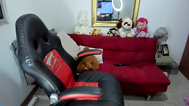 Snapshot of NicolettColin chatting on December 2024 12:07:02 AM NicolettColin online show from December 2024 12:07:02 AM