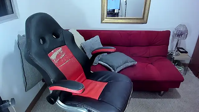 Snapshot of NicolettColin chatting on March 2025 01:43:02 AM NicolettColin online show from March 2025 01:43:02 AM