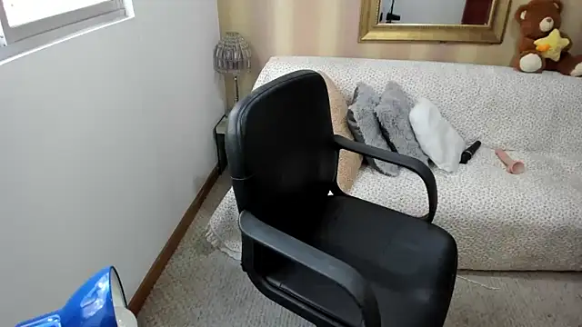 Snapshot of NicolettColin chatting on September 2025 08:19:01 PM NicolettColin online show from September 2025 08:19:01 PM