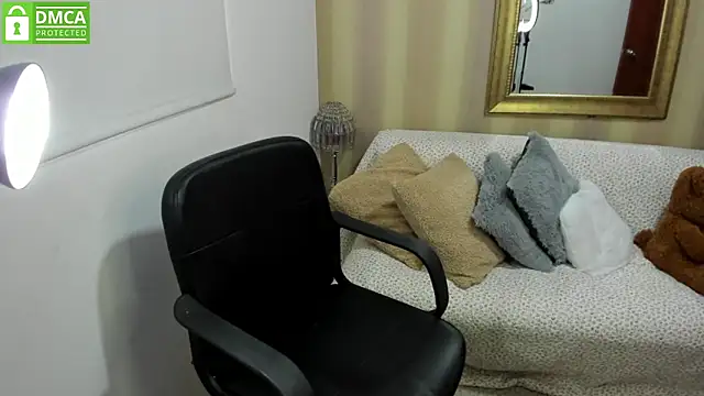 Snapshot of NicolettColin chatting on September 2025 06:24:02 PM NicolettColin online show from September 2025 06:24:02 PM