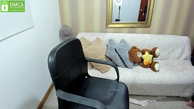 Snapshot of NicolettColin chatting on October 2025 08:39:02 PM NicolettColin online show from October 2025 08:39:02 PM