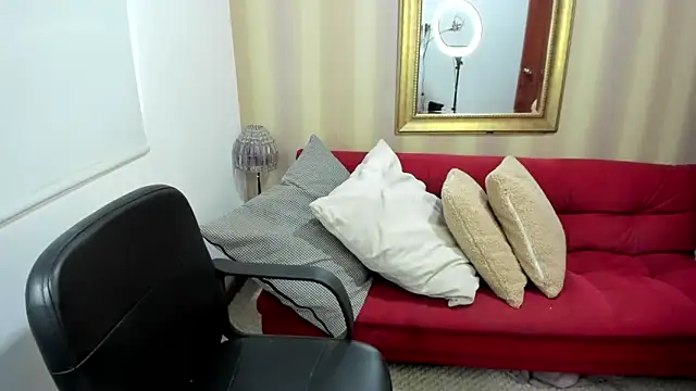 Snapshot of NicolettColin chatting on November 2025 05:13:02 PM NicolettColin online show from November 2025 05:13:02 PM