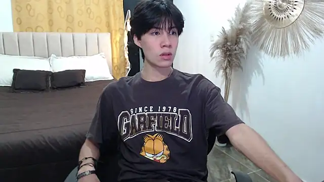 Elio-cam online show from November 2025 04:33:02 AM