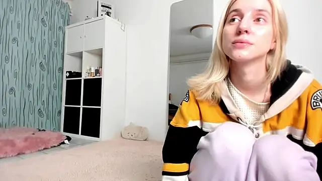 KenzieDawton online show from December 2024 04:42:02 AM