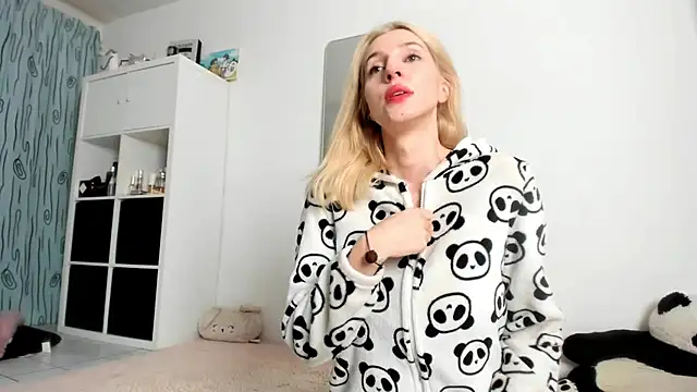 KenzieDawton online show from October 2025 08:01:01 AM