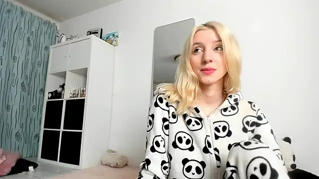 KenzieDawton online show from October 2025 03:18:02 AM