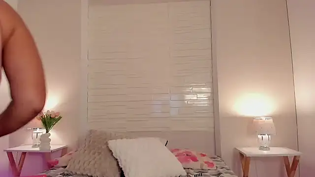 SophiaaStone online show from May 2026 12:10:01 PM