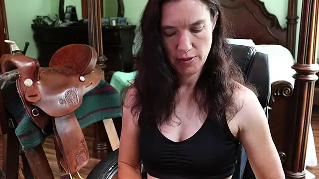 Snapshot of thornburyrose chatting on June 2026 04:13:02 PM thornburyrose online show from June 2026 04:13:02 PM