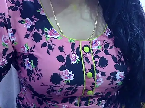 Snapshot of Your_wild_Dia chatting on October 2025 06:33:01 AM Your wild Dia online show from October 2025 06:33:01 AM