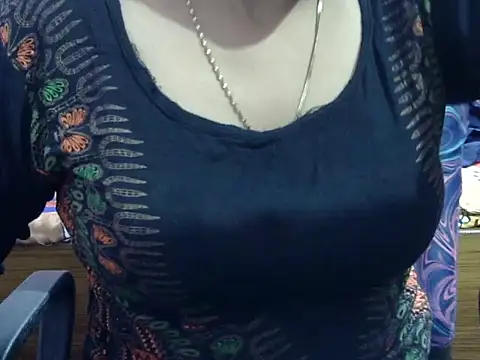 Snapshot of Your_wild_Dia chatting on November 2025 05:48:02 PM Your wild Dia online show from November 2025 05:48:02 PM