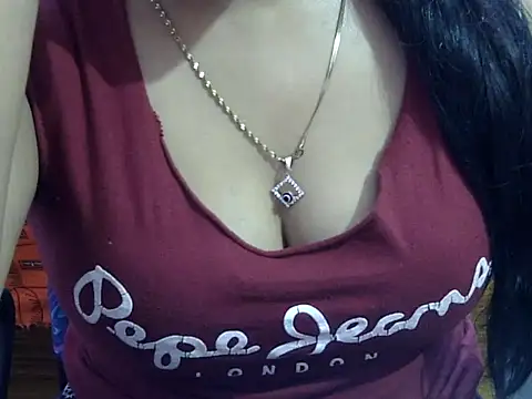 Snapshot of Your_wild_Dia chatting on November 2025 05:46:01 PM Your wild Dia online show from November 2025 05:46:01 PM