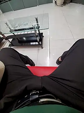 Snapshot of chaunguyen1993 chatting on December 2025 10:42:01 AM chaunguyen1993 online show from December 2025 10:42:01 AM