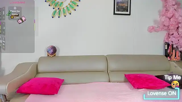 Snapshot of SammyGirlTS chatting on February 2026 01:10:01 PM SammyGirlTS online show from February 2026 01:10:01 PM