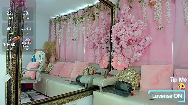 Snapshot of SammyGirlTS chatting on April 2026 01:38:02 PM SammyGirlTS online show from April 2026 01:38:02 PM