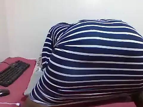 Snapshot of sweetelle09 chatting on February 2025 10:00:01 PM sweetelle09 online show from February 2025 10:00:01 PM