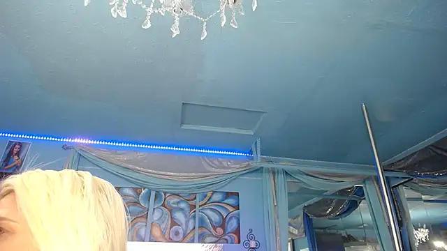 ADRIANNA FOX online show from October 2025 07:03:02 PM