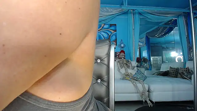 ADRIANNA FOX online show from March 2026 05:45:02 PM