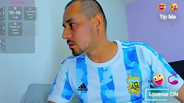 jhonyalzate2 online show from December 2024 05:48:01 AM