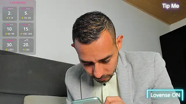 jhonyalzate2 online show from May 2026 02:52:02 AM