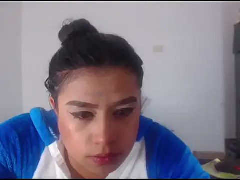 Snapshot of katrinawillff chatting on June 2026 07:00:01 AM katrinawillff online show from June 2026 07:00:01 AM