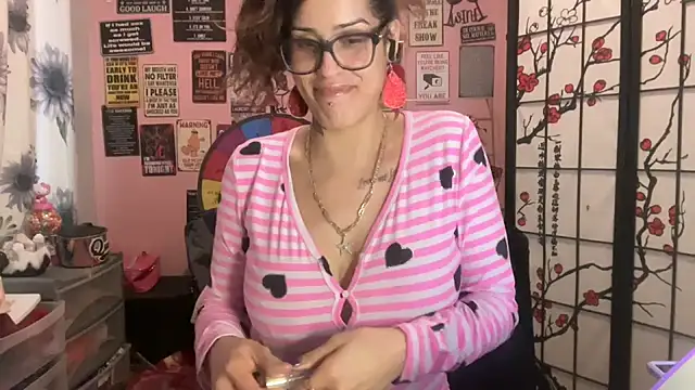 latinacubana online show from February 2025 01:16:01 PM