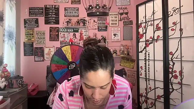 latinacubana online show from February 2025 07:28:02 PM