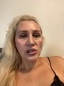 YourBlondee online show from September 2025 03:17:01 AM